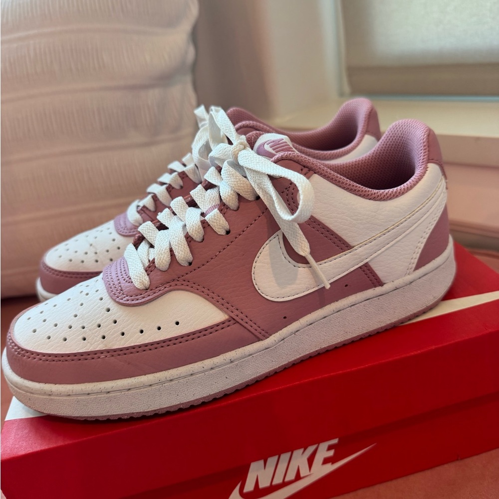 Nike Women's Low-Top Sneakers in Pink and White Leather
